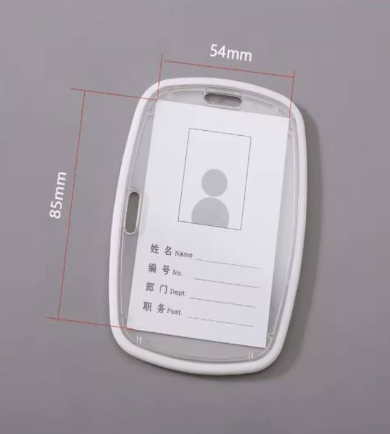 85x54 mm Porte-badge transparent en  plastique  , idéal pour protéger vos cartes professionnelles et d'identification.